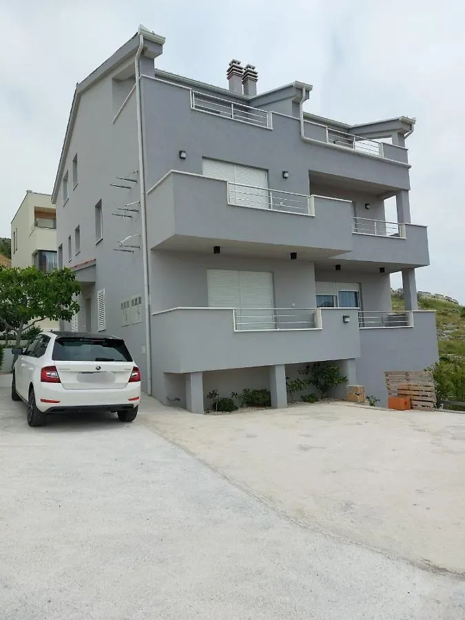 Apartments Vini Seget Donji