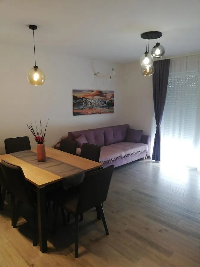 Apartments Vini Seget Donji 0*,