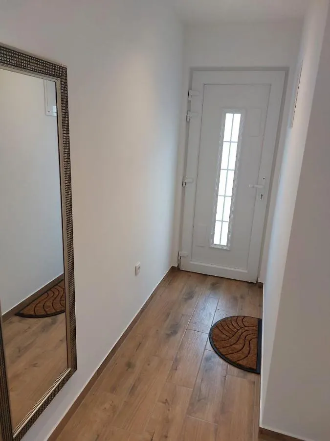 Apartments Vini Seget Donji